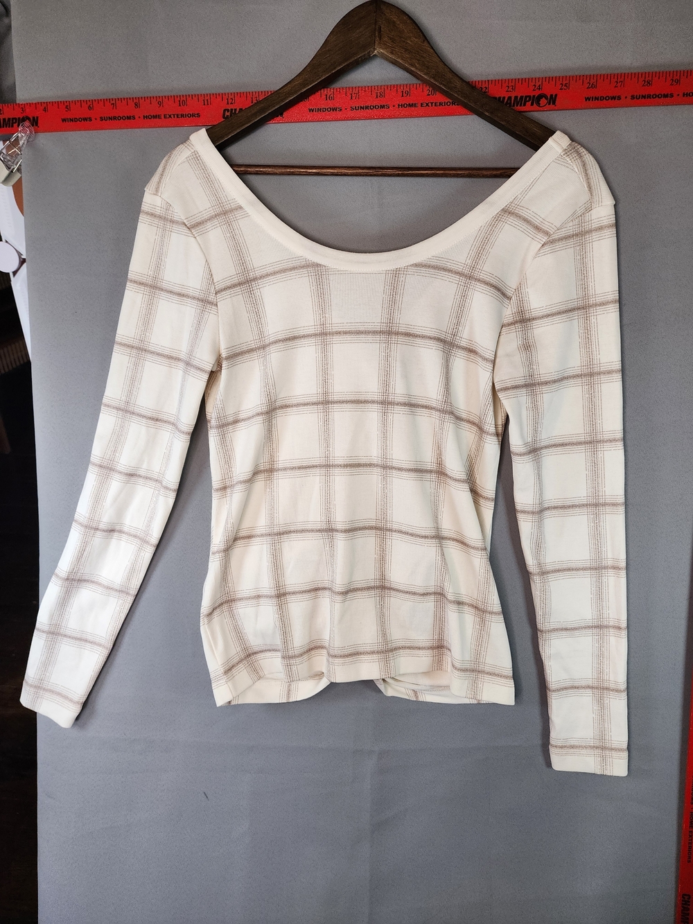 Chaser Cream Plaid Ruched Long-Sleeve Top - Picture 7 of 7